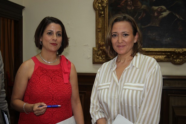 Emma Buj ( a la izda.) y Maite Pérez , en una imagen de una reunión de hace unos meses 