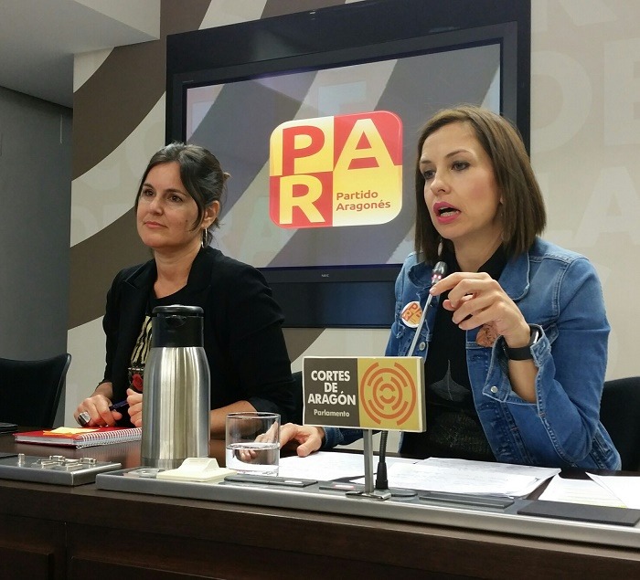 Elena Allúe, a la izquierda, y María Herrero, diputadas autonómicas del PAR