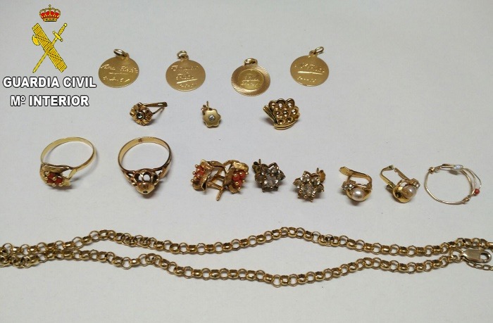 Imagen de las joyas sustraídas y recuperadas por la Guardia Civil 